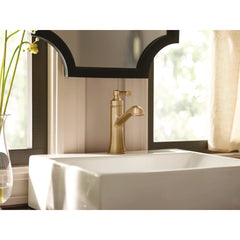 Dartmoor Traditional Single Handle Bathroom Sink Faucet in Gold | product photo