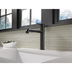 Trinsic Pull Out Sprayer Kitchen Sink Faucet, Single Handle Kitchen Faucet in Matte Black | product photo