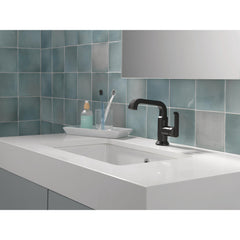 Tetra Single Hole Bathroom Faucet, Single Handle Bathroom Sink Faucet with Drain Assembly in Matte Black | product photo