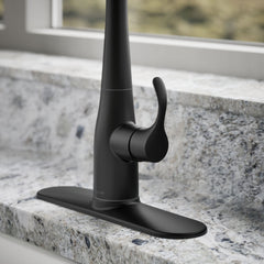 Simplice Single-Handle Pull Down Bar Sink Faucet with Three-Function Sprayhead | detail photo