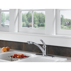 Signature Pull Out Sprayer Kitchen Sink Faucet, Single Handle Kitchen Faucet in Chrome | product photo