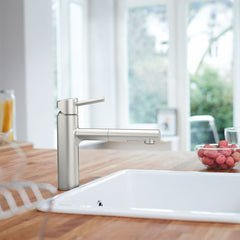 Concetto™ Pull Out Single Handle Kitchen Faucet in SuperSteel Infinity | product photo