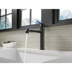 Trinsic Pull Out Sprayer Kitchen Sink Faucet, Single Handle Kitchen Faucet in Matte Black | product photo