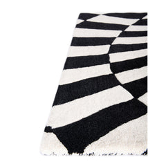 Area Rug, 5 ft 1 in x 8 ft, Black and White with Wool and Cotton