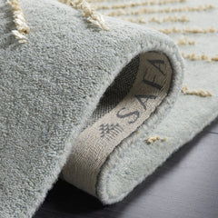 Area Rug, 5 ft x 8 ft in Hand Woven Viscose and Wool