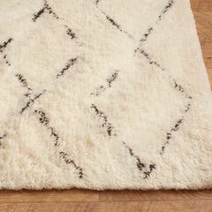 Area Rug, 6' x 9' Rectangle in Ivory with Geometric Pattern