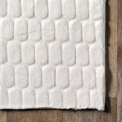 Area Rug, 7'6" x 9'6" in White Polyester