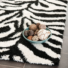 Area Rug, 8 x 10 ft, Animal Print Shag in Ivory and Black