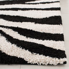 Area Rug, 8 x 10 ft, Animal Print Shag in Ivory and Black