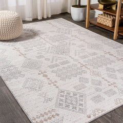 Area Rug in Beige and Gray, 7'7" x 10'2"