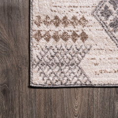 Area Rug in Beige and Gray, 7'7" x 10'2"
