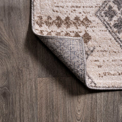 Area Rug in Beige and Gray, 7'7" x 10'2"