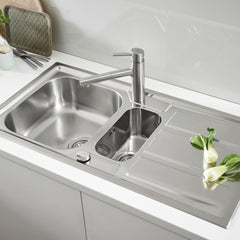 Concetto™ Pull Out Single Handle Kitchen Faucet in SuperSteel Infinity | product photo