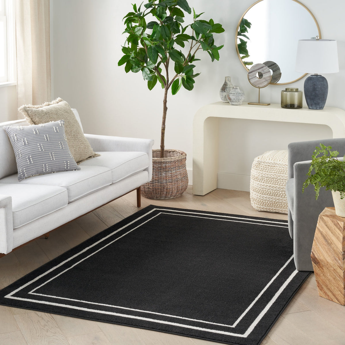Bremhaus Baslow Black Bordered Rug