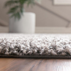 Detail | Close view of the Bremhaus Clywedog Shag Area Rug