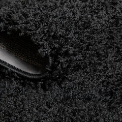 Detail | Close view of the Bremhaus Irfon Black Shag Area Rug