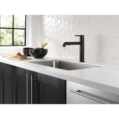 Trinsic Pull Out Sprayer Kitchen Sink Faucet, Single Handle Kitchen Faucet in Matte Black | product photo