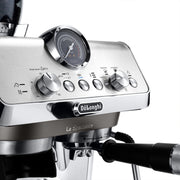 Detail | Arte Evo pressure gauge, dose dial, and Cold Brew control panel