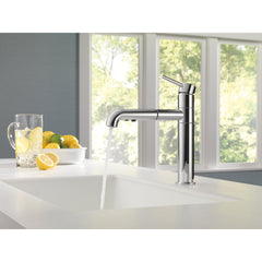 Trinsic Pull Out Sprayer Kitchen Sink Faucet, Single Handle Kitchen Faucet in Chrome | product photo
