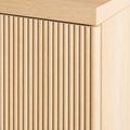 Texture | close-up on the vertical reeded grooves and the rounded corner wrap