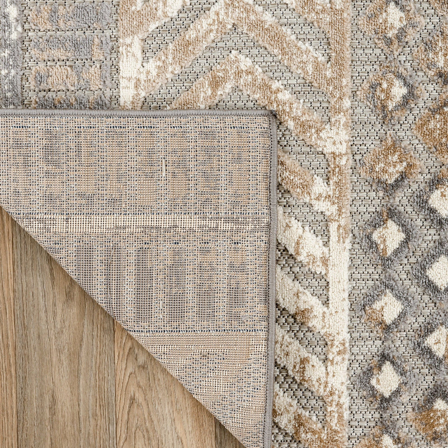 Close up | pile and pattern detail at the folded corner