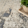 Close up | close-up of the Brecon rug's pile in beige, grey and ivory