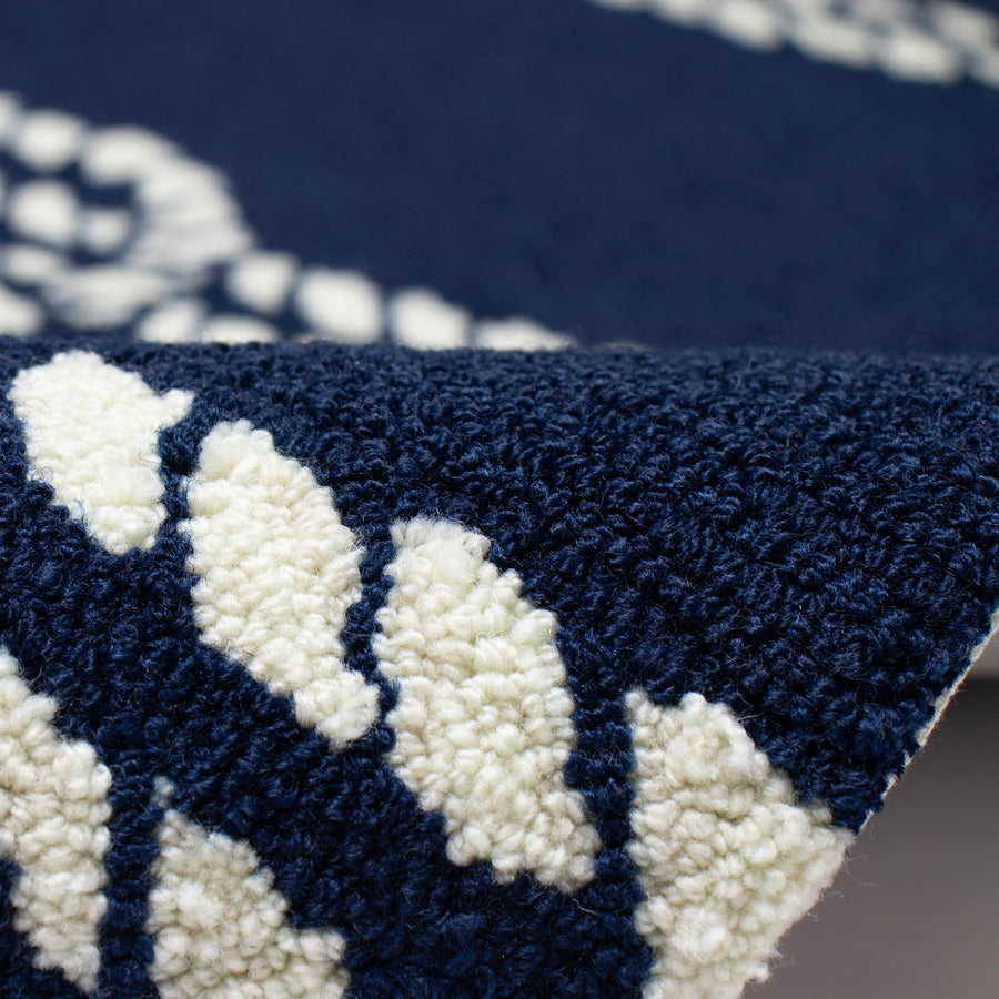 Close up | the tufted rope stripe pattern up close