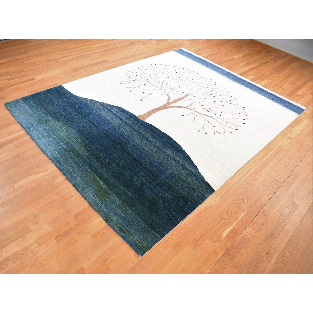Wool Area Rug 8'7" x 12' in Brown, Ivory and White