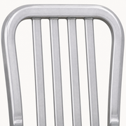 Detail | close-up of the five-slat backrest and curved top rail